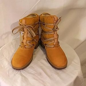 Like New Timberland Tan Nubuck Winter Boots .